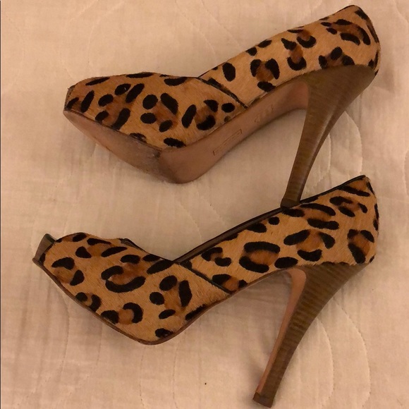 Steve Madden Leopard heels - Picture 3 of 6